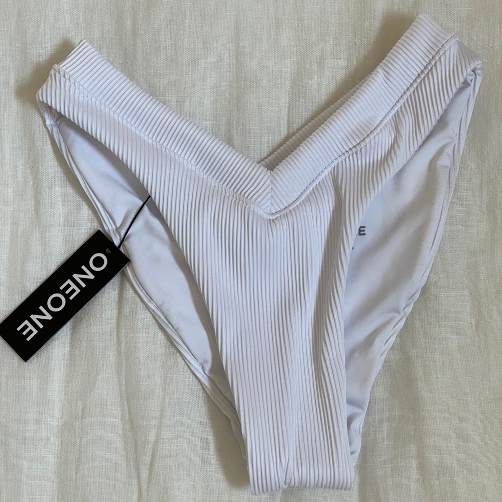 ONEONESWIMWEAR HIGH CUT CHEEKY BIKINI BOTTOMS